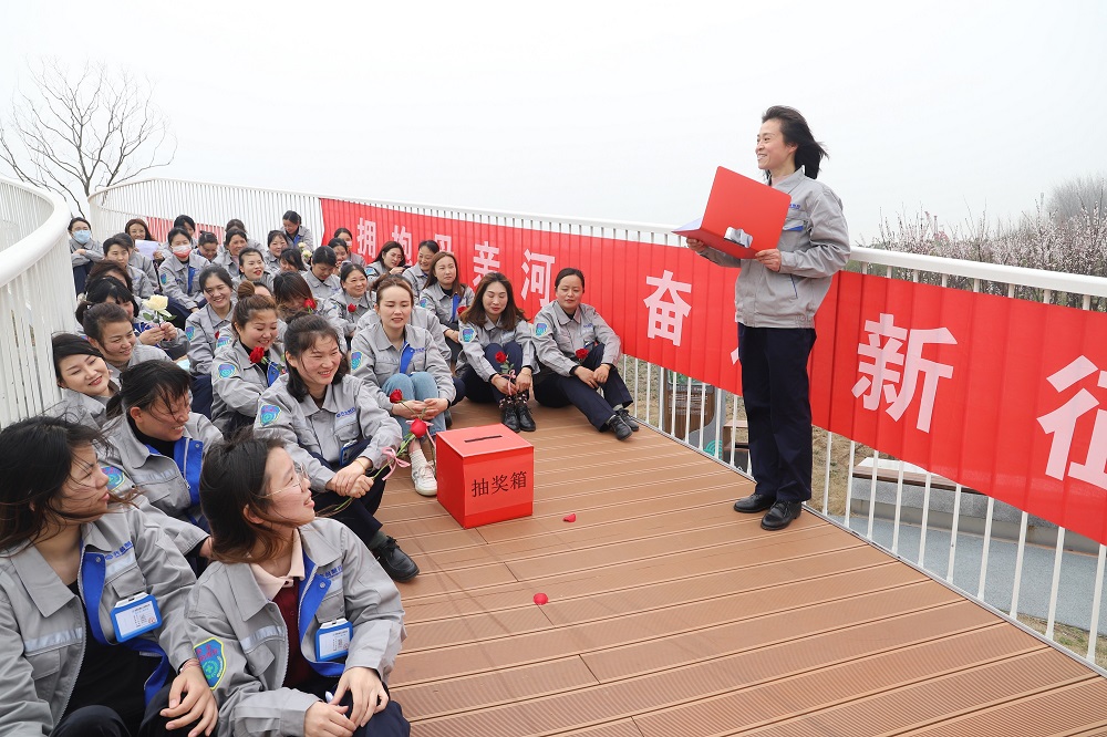 1679715892110218.jpg 朗诵1.JPG