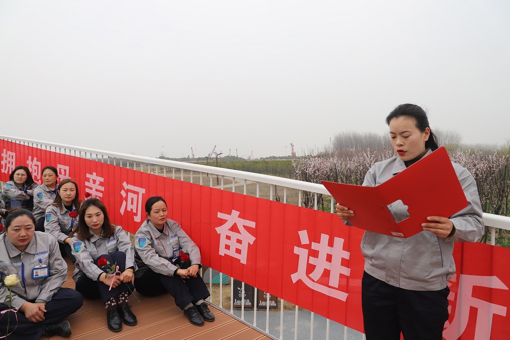 1679715901189830.jpg 朗诵2.JPG